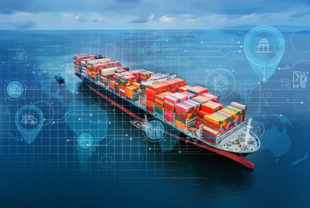 Carregamento de contêineres em navio de transporte marítimo, simbolizando a integração de tecnologia blockchain na logística de exportação no Brasil.