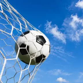 imagem que remete à dieta dos jogadores de futebol e ao preparo para partidas